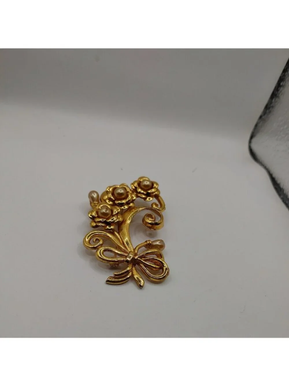 VTG Brooch faux Pearls gold Tone Floral Some Damage on pearls See Photo's